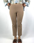 Cindy 092800/6537 Seductive technische superstretch broek in warm taupe.