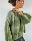 MAI – Pullover mit Dégradé-U-Boot-Ausschnitt – Grün