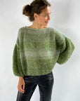 MAI – Pullover mit Dégradé-U-Boot-Ausschnitt – Grün