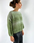 MAI – Pullover mit Dégradé-U-Boot-Ausschnitt – Grün