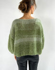 MAI – Pullover mit Dégradé-U-Boot-Ausschnitt – Grün