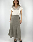 26101RANNI-5: Hemisphere linnen rok Ranni in taupe met elastische tailleband bij Nuance Boutique.