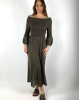 261X827-12: Hemisphere lange linnen jurk in chocolinea bruin met off-shoulder halslijn bij Nuance Boutique.