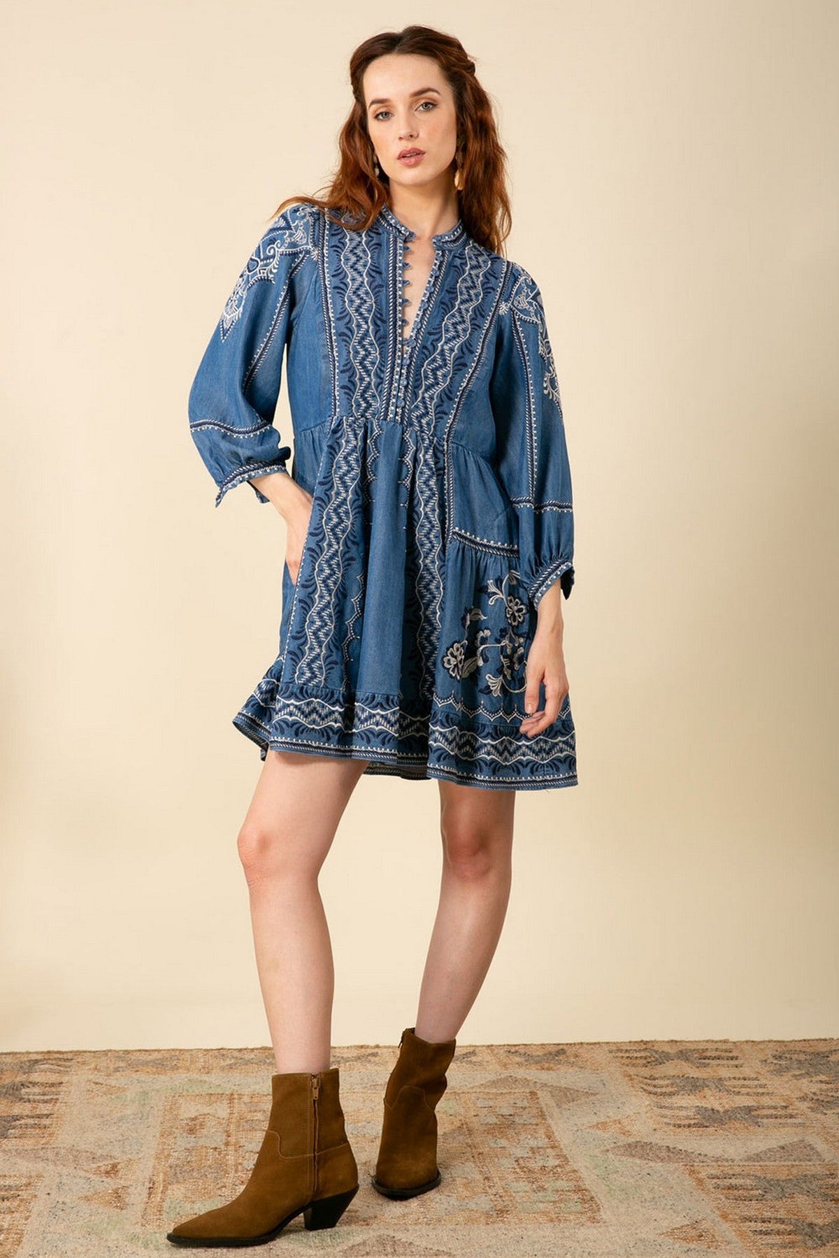 Lichte chambray-jurk van Hale Bob met broderie, 3/4 mouwen en een zwierige rok.