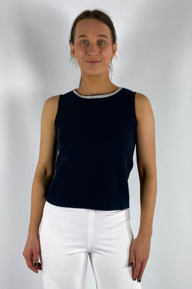 Topje van Anneclaire in blauw met witte bies