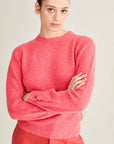 Anneclaire koraal pull in luxe wolmix met alpaca, opstaande hals en lange mouwen.