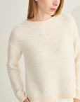 Relaxt truitje van Anneclaire in lichtbeige met averechtse brei.