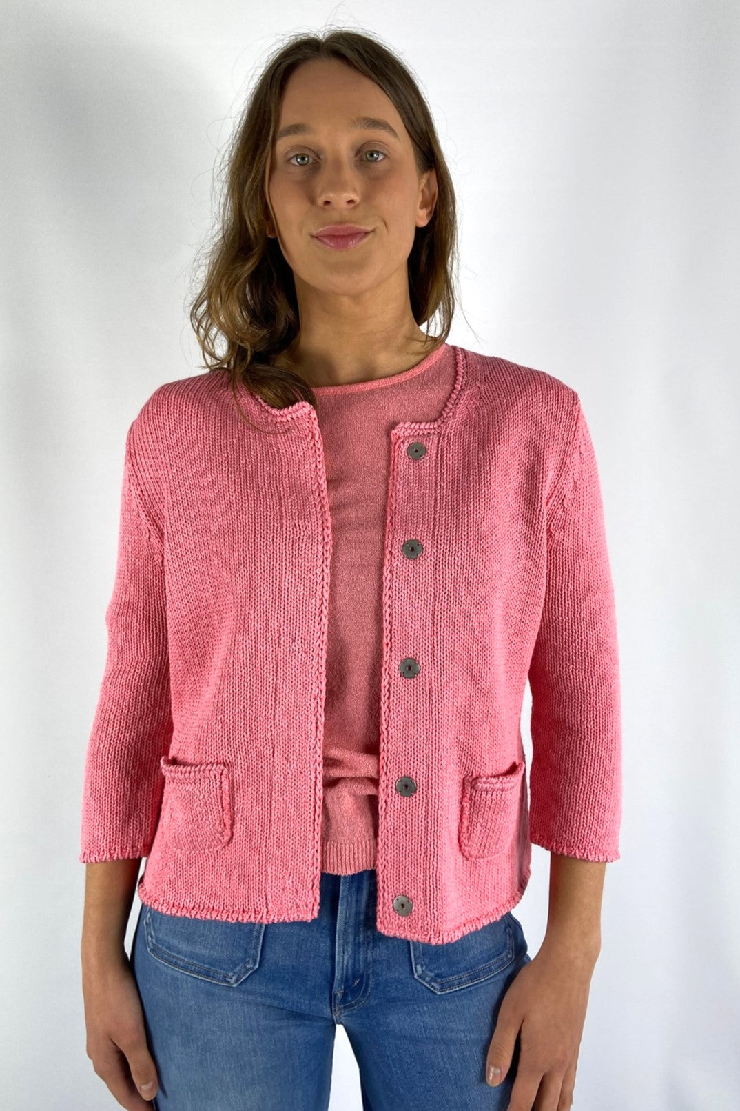 Korte cardigan met  knopen van Anneclaire in rood