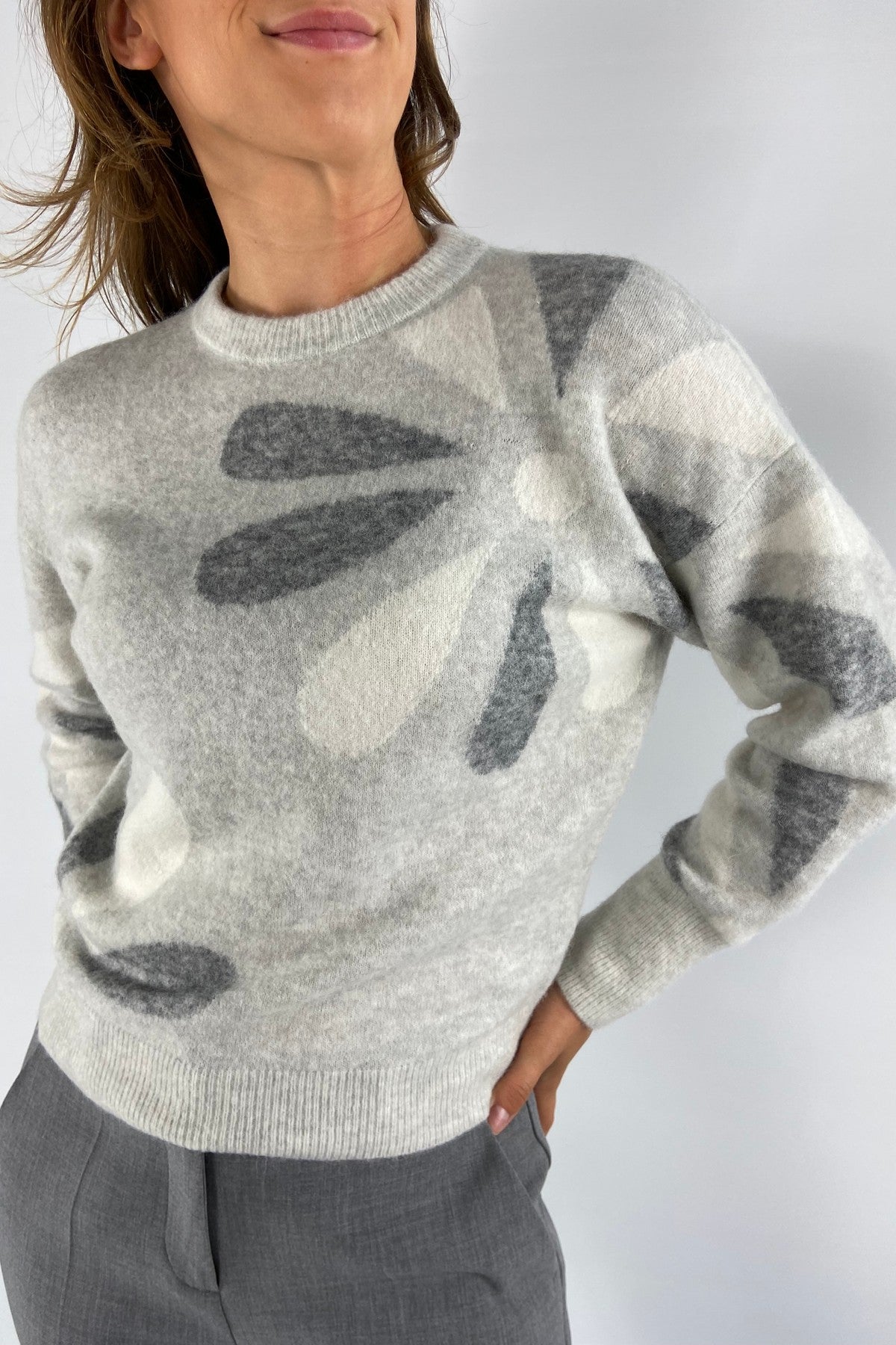 Anneclaire - D0750 353 - Pull dessin flower - grijs