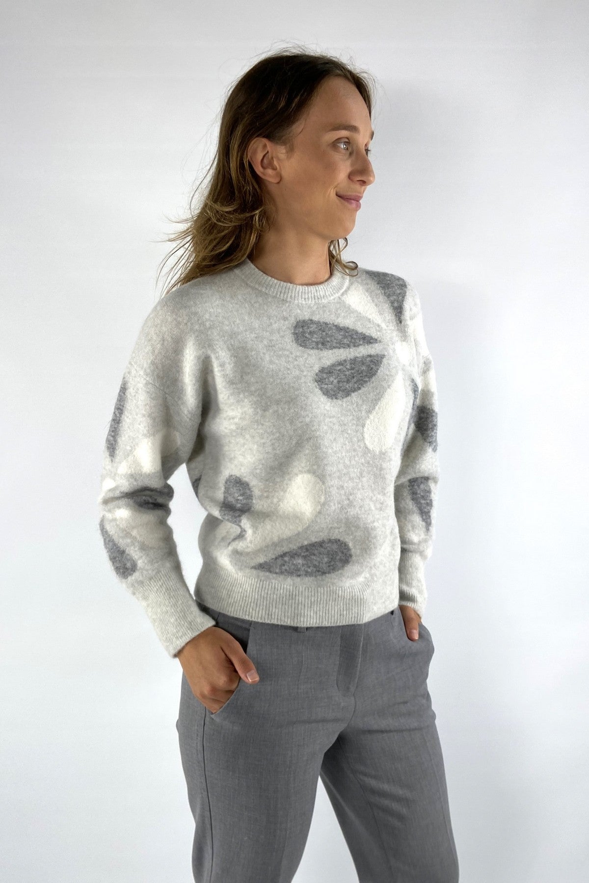 Anneclaire - D0750 353 - Pull dessin flower - grijs