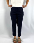 Stijlvolle donkerblauwe tapered fit broek van Cambio model Krystal, in een linnen-katoenmix.