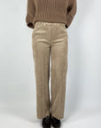Comfortabele beige broek van D'exterior in een zachte ribfluweel stof.