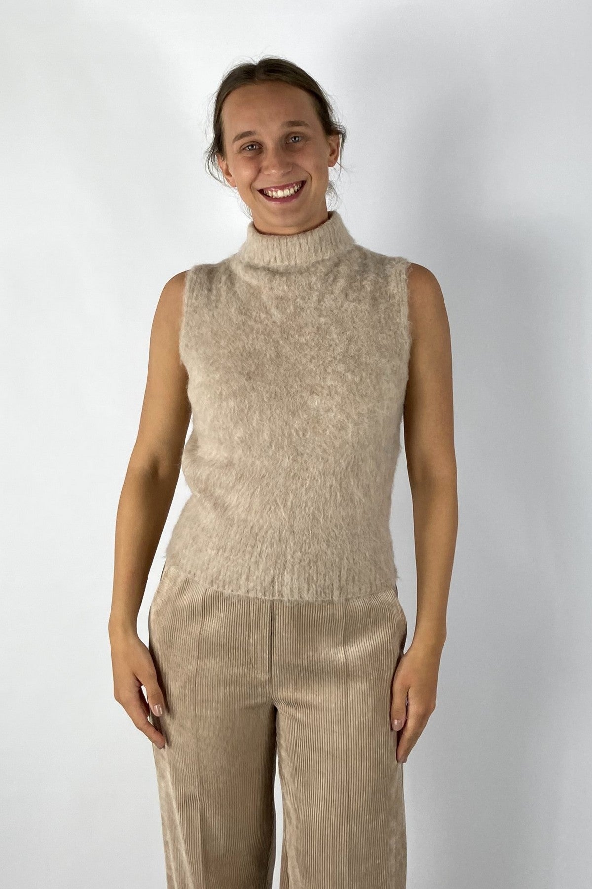 Mouwloze pull van D'exterior met rolkraag in pluizige alpacamix.