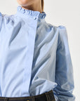 Dea Kudibal - Roberta | 2054 - Shirtbloes met ruffles - lichtblauw