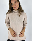 Zachte pull van FFC met turtle neck in de kleur cashew.