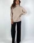 Zachte pull van FFC met turtle neck in de kleur cashew.