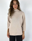 Zachte pull van FFC met turtle neck in de kleur cashew.