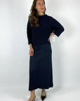 Donkerblauwe rok van FFC in daimlook biedt comfort en stijl.