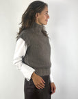 FFC mouwloze pull in grove brei met opstaande kraag – Taupe