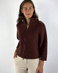 FFC Fashion 16016 vest in Marone van wol en kasjmier met opstaande ribkraag en zwarte tweewegrits
