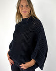 FFC Fashion 16082 capepull in Navy met grove brei, wijde opstaande kraag en uitlopende mouwen