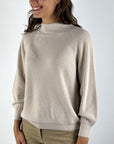 Hemisphere fijngebreide wollen pullover met T-hals – Light Stone