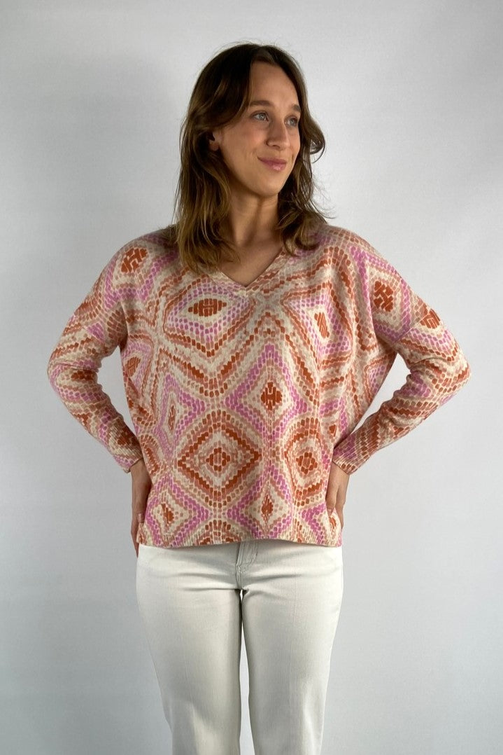 Truitje van Hemisphere in een kleurrijke mozaiekprint met lange mouwen van Hemisphere in 100% cashmere.