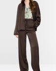 Marc Cain WARRI broek van glanzende stof Seal Brown – BC 81.41 W60 | 697