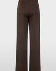 BC8141W60 Marc Cain WARRI broek in Seal Brown met glanzende stof, achterzijde
