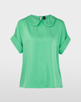 Marc Cain Collections soepelvallende blouse bright jade met afgeronde kraag.