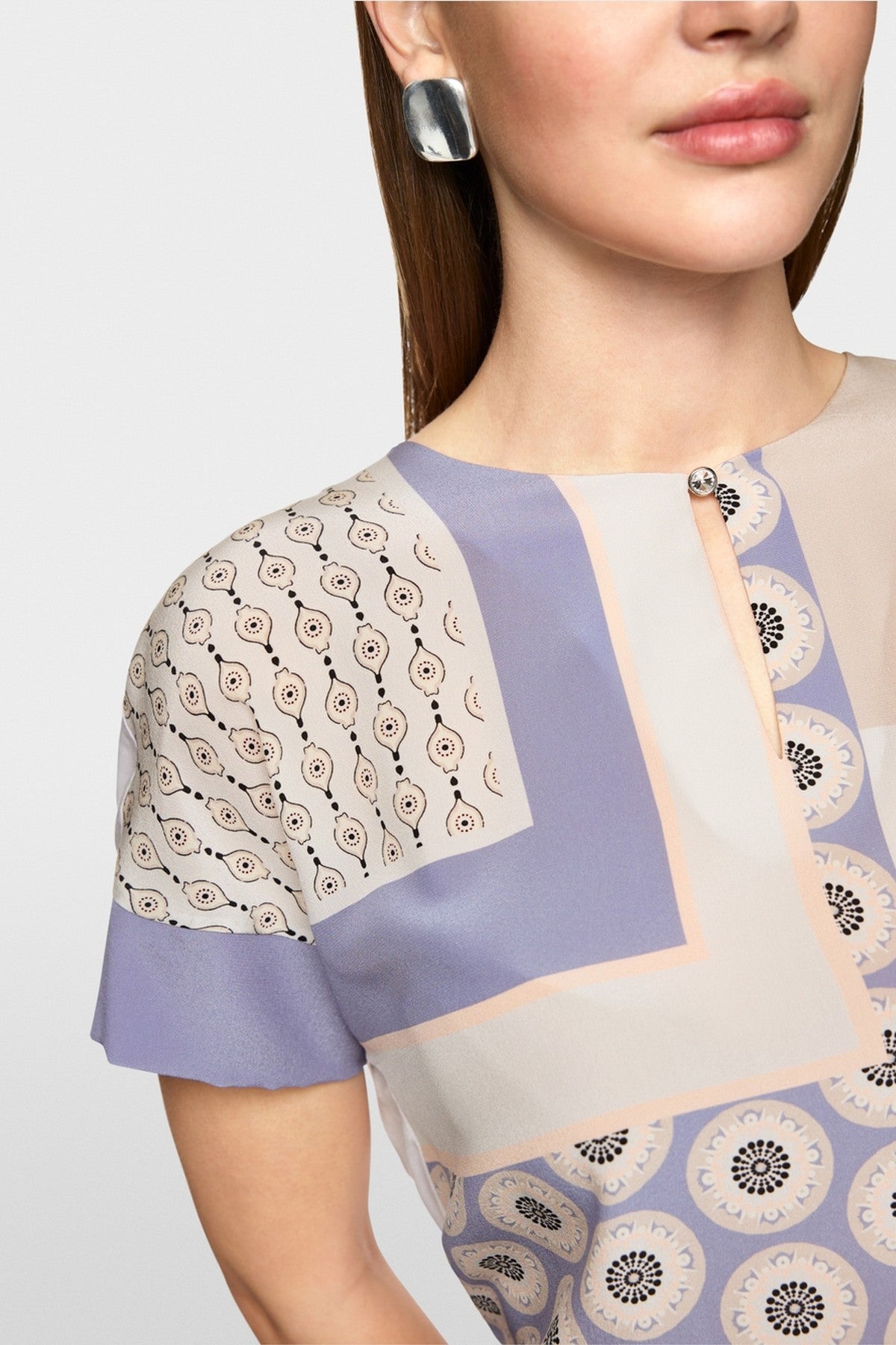 Marc Cain - ZC 55.02 J56 | 702 - Shirtbloes zijde dessin - llight taupe