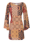 Twiggy-jurk van Misa in een tijdloos mini-silhouet gesneden uit een Surreal Patchwork-print satijn.