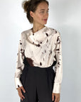 Shirtblouse van Natan met gedrapeerde kraag in een abstract print.