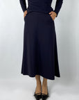 Navy lange rok in travelwear stof.