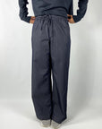 Losse broek in denim wash met elastische tailleband en stropje.