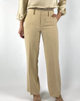 Oscar The Collection Guy pantalon in de kleur cream met een rechte pijp en elegante persvouwen.