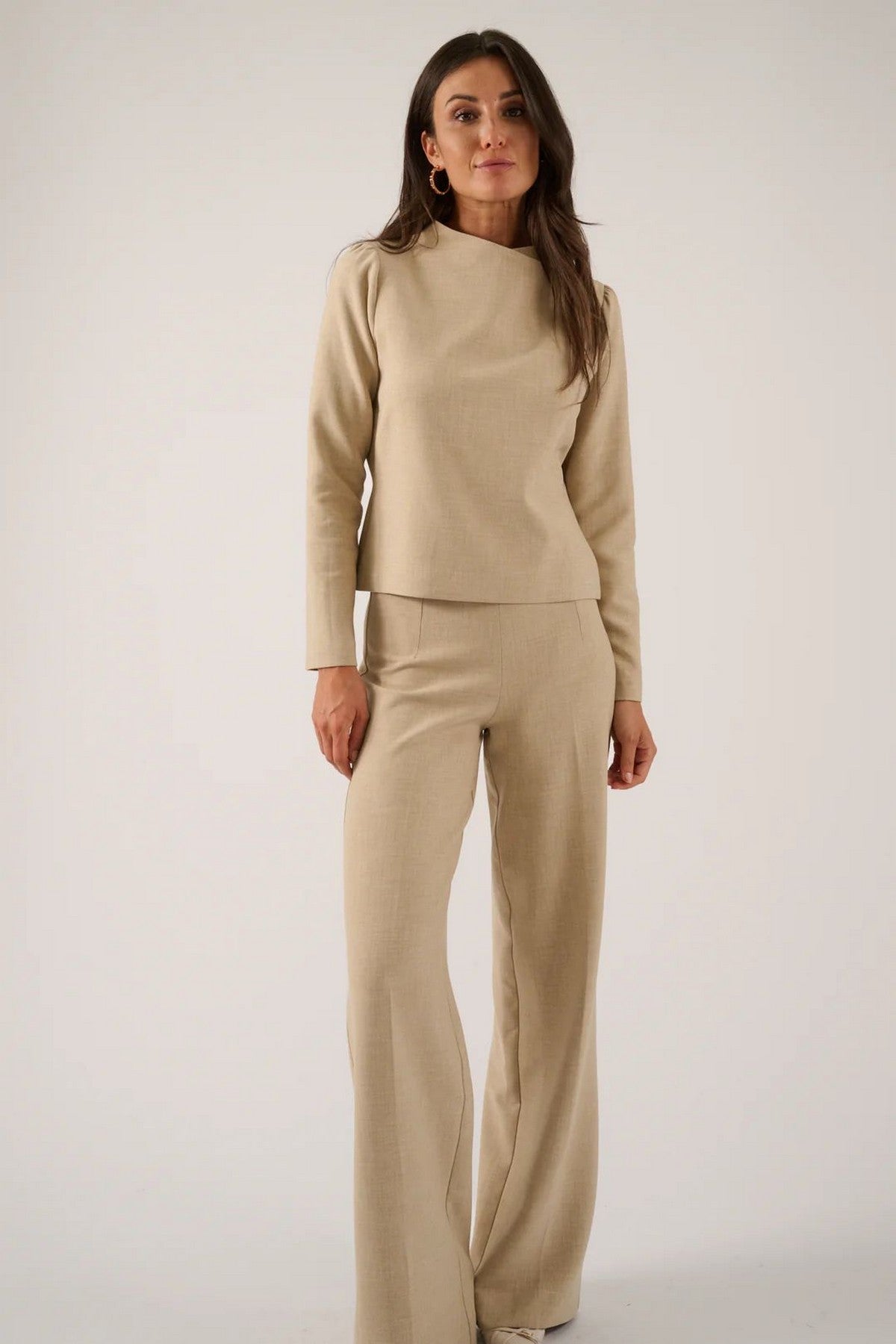 Shirt van Oscar met opstaande kraag met drapering in kleur natural
