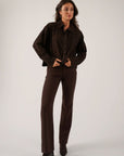 Damesbroek model Laure van Oscar the collection in chocolate bruin.