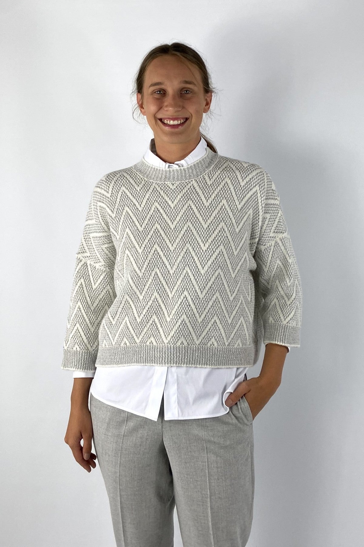 Pull met lange mouwen van Peserico in zachte alpacamix met ronde hals en subtiele metaalglinsters. Zigzagpatroon
