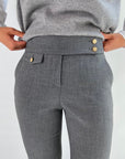 Verführerisch - Inez 9528 | 0960 - Gerade Hose mit Münztasche - Grau