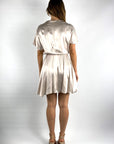 Zelaya - Cece Dress EM17 - Kurzes Kleid aus Satin mit Drapierung - Sand