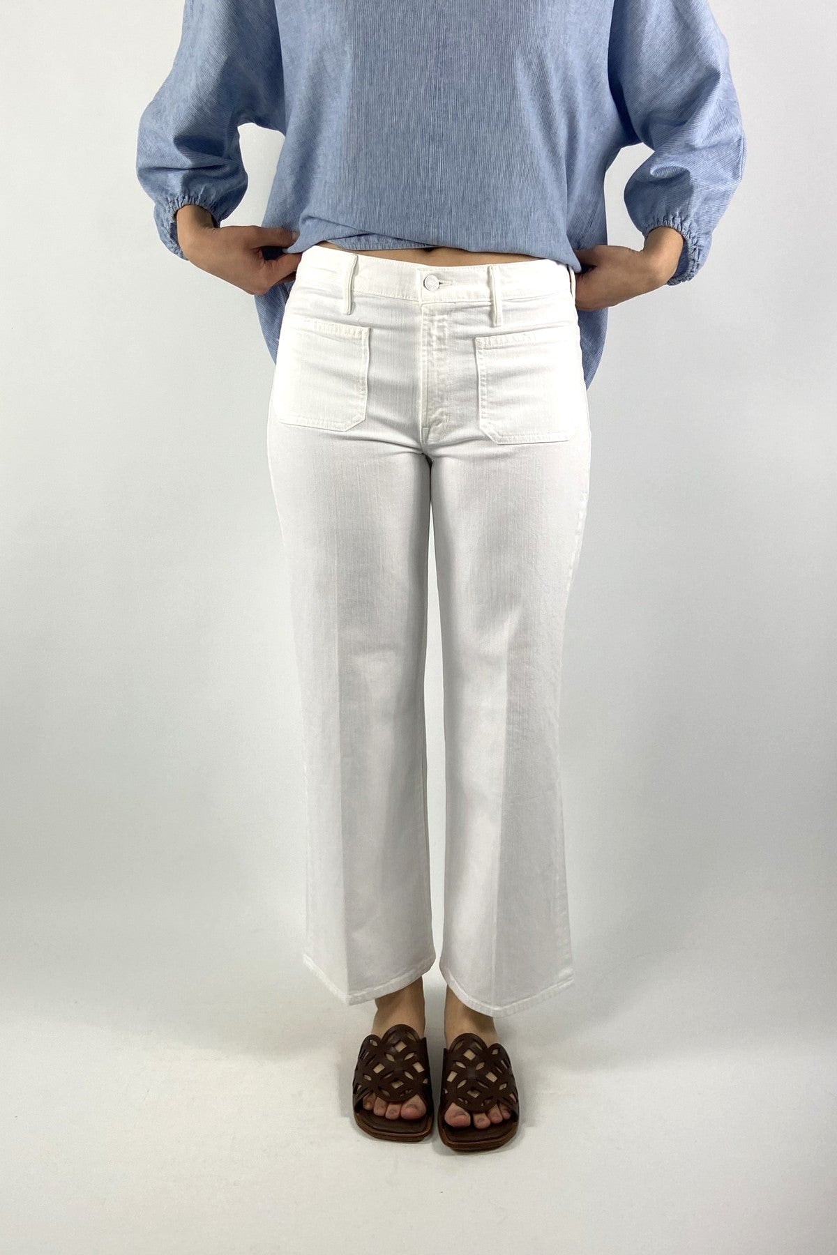 11688-544: Witte wide leg jeans 'The Maven Ankle' van MOTHER met opgestikte zakken bij Nuance Boutique.