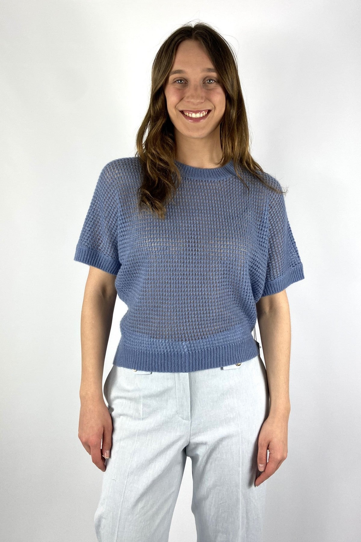 15016 1537 FFC dames pull doveblauw luchtig gebreid wafelpatroon vooraanzicht