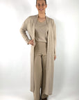 15053-1080: Lange beige cardigan van FFC zonder knopen, uitgevoerd in een luxe wol-cashmere kwaliteit.