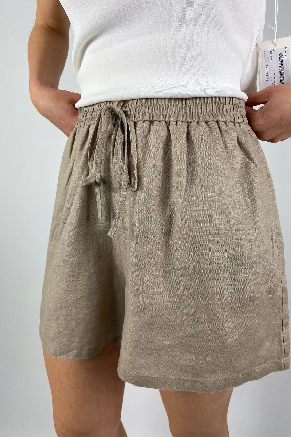 15406 1591 FFC linnen short kleur oat met elastische tailleband en vetersluiting