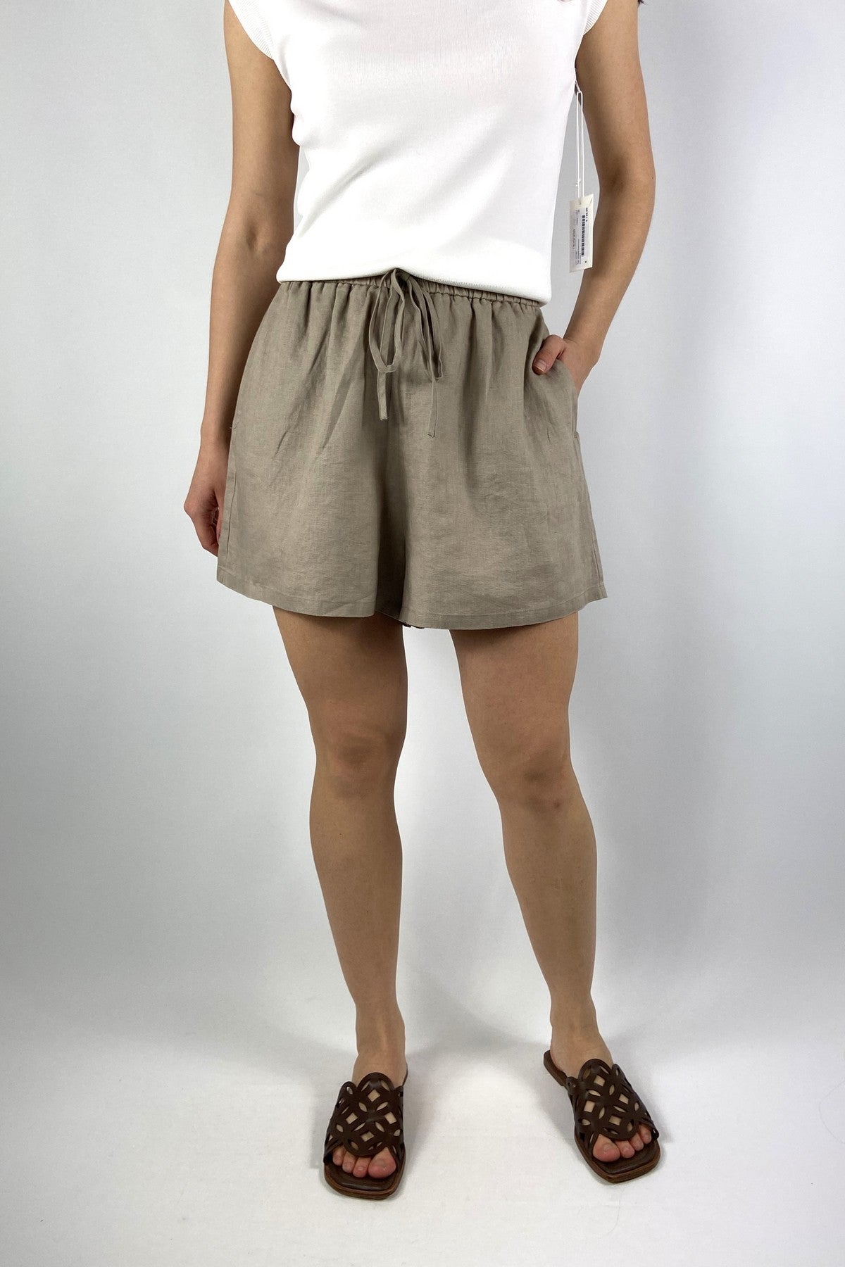 15406 1591 FFC dames short 100% linnen beige losse pasvorm zomerse stijl