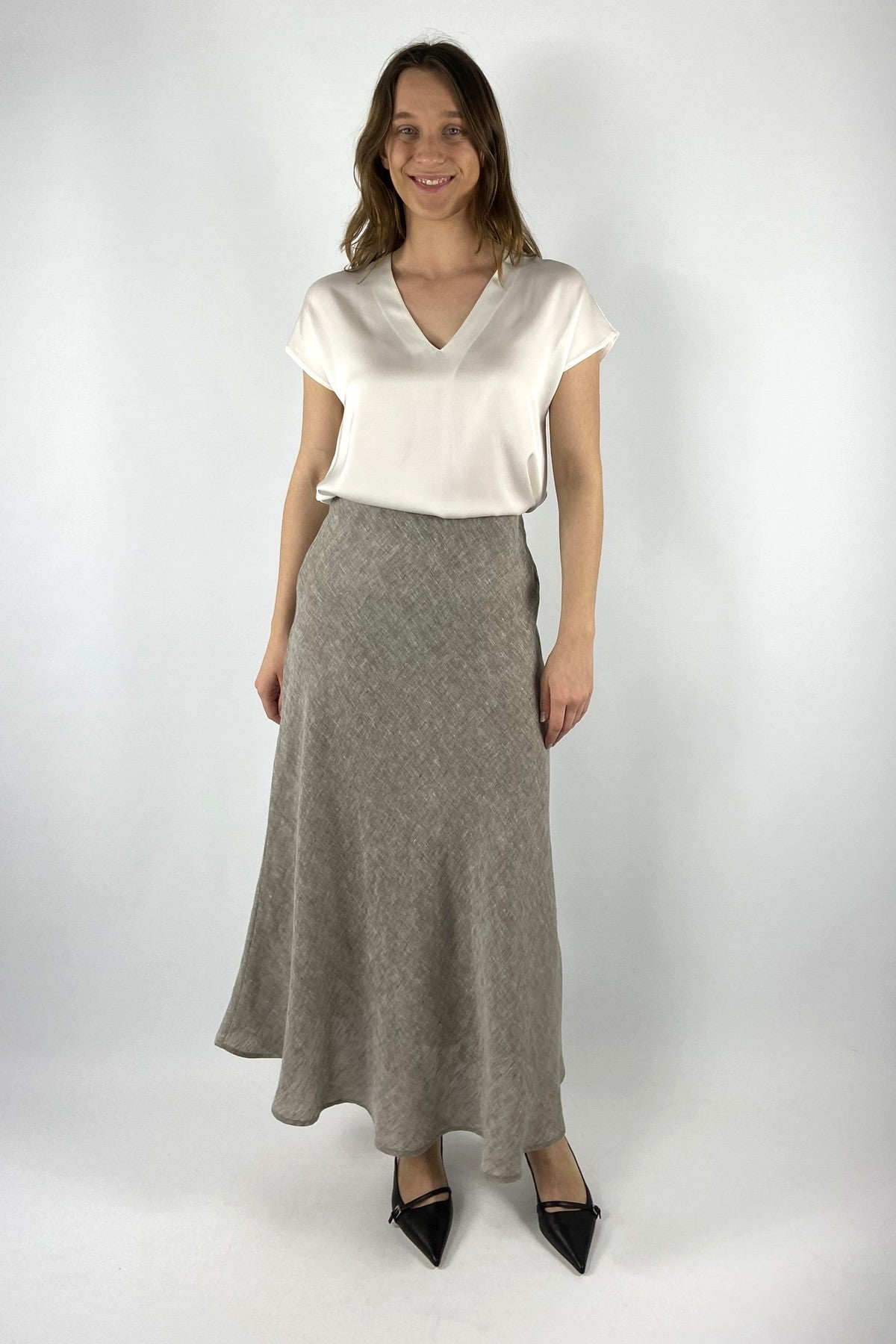 26101RANNI-5: Hemisphere linnen rok Ranni in taupe met elastische tailleband bij Nuance Boutique.
