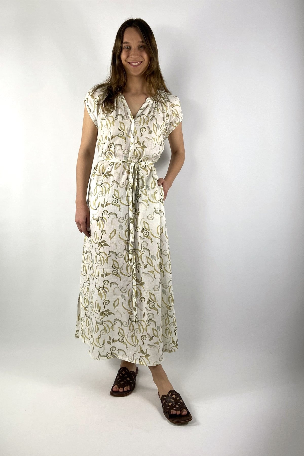 26101Resy
 Hemisphere linnen jurk Resy met groene ornamentale print en kapmouwtjes bij Nuance Boutique.