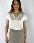 2616HERDIS-5: Hemisphere zijden blouse Herdis in off-white met korte aangeknipte mouwen bij Nuance Boutique.