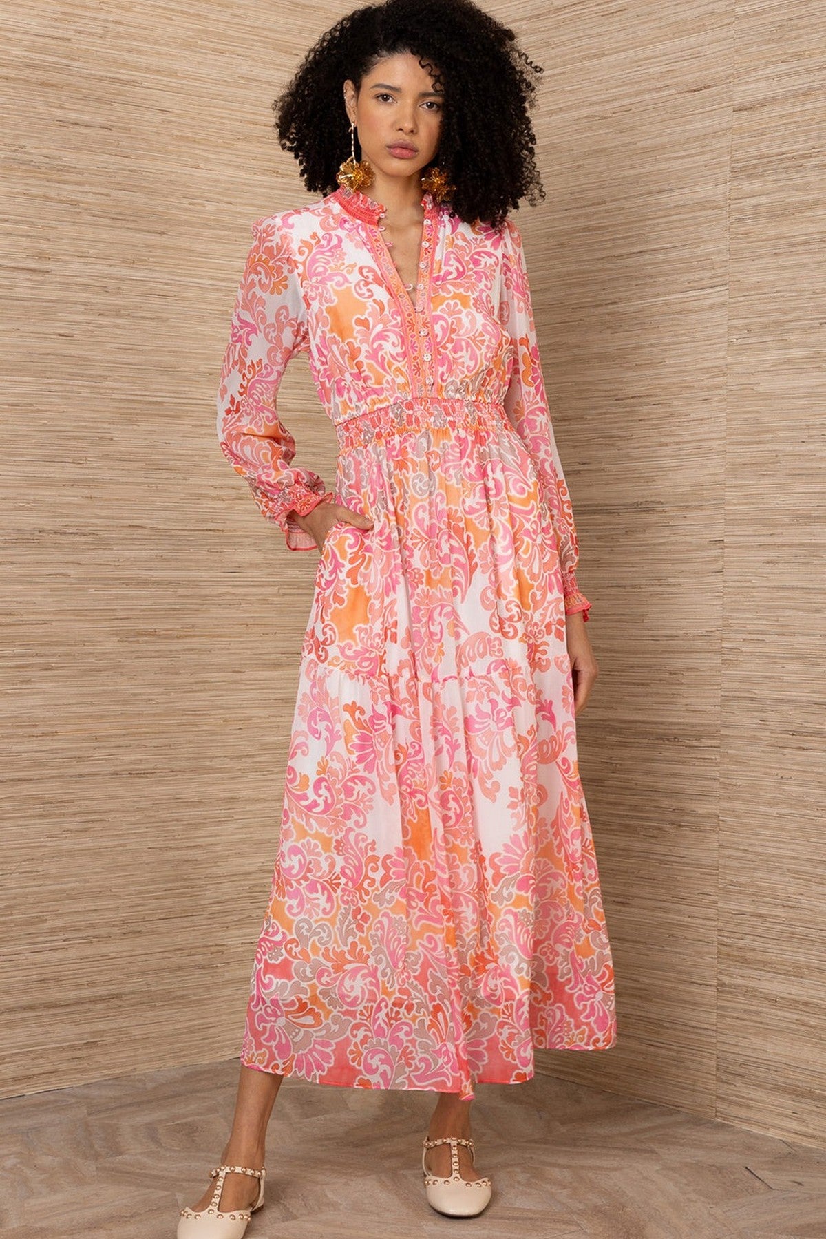 5ZLG660M: Roze lange chiffon maxi-jurk met exclusieve print van Hale Bob model Bertille.